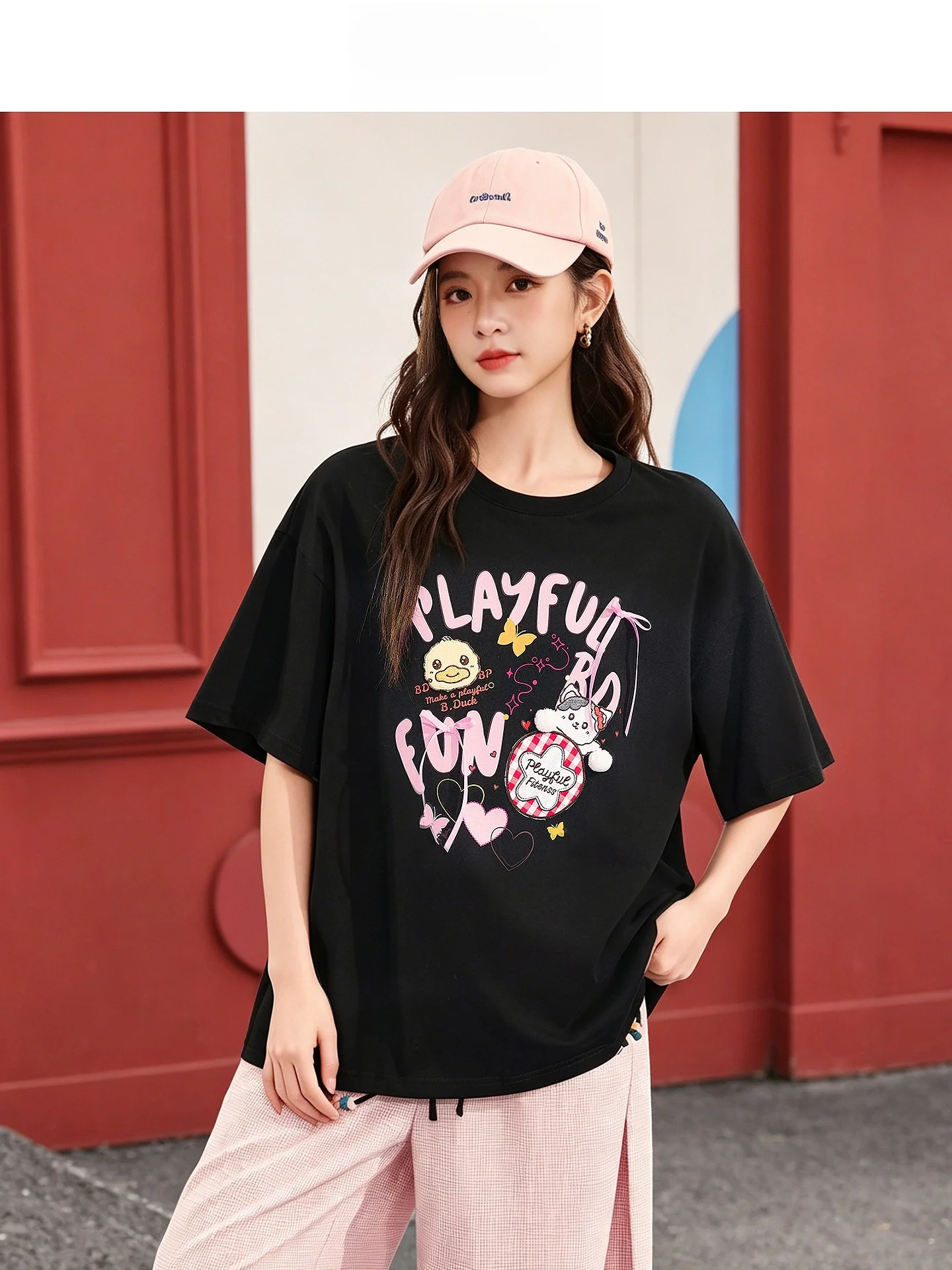 tシャツ シャツ 重ね着 レディース どうやって着るの？黒のコットンTシャツが解決する日常の着こなし悩み