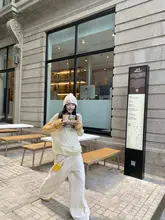 透かし編みデザインのニットトップス【秋用・ラウンドネック・長袖・ゆったりシルエット】
