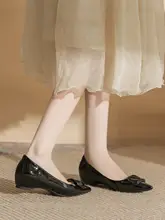 Vカッティングフラットシューズ【女性用・艶やかレザー・内蔵ヒール・ブラック】