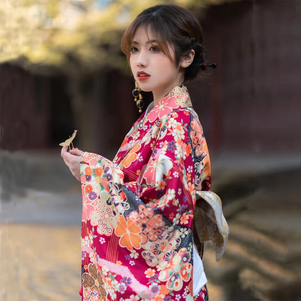 伝統ファッションを着るなら、どう選ぶ？和風振袖の「桜ガール風」が今、なぜ注目されているのか