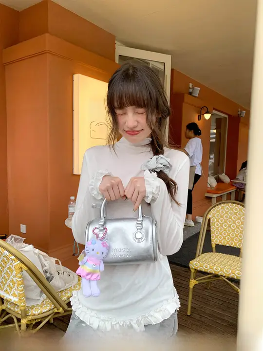 花柄デザインのハイネック長袖トップス【グレー・秋用・インナー対応】