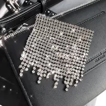 華やかなデザインの流れるフリンジブローチ【クリスタル装飾・ファッションアイテム】