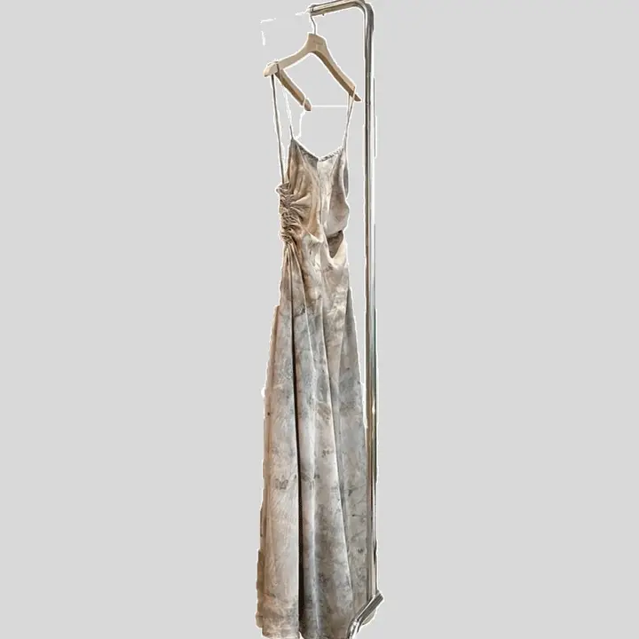 エレガントなフレンチスタイルのバックレスキャミソールワンピース【ラグジュアリー・夏用・シックなデザイン】