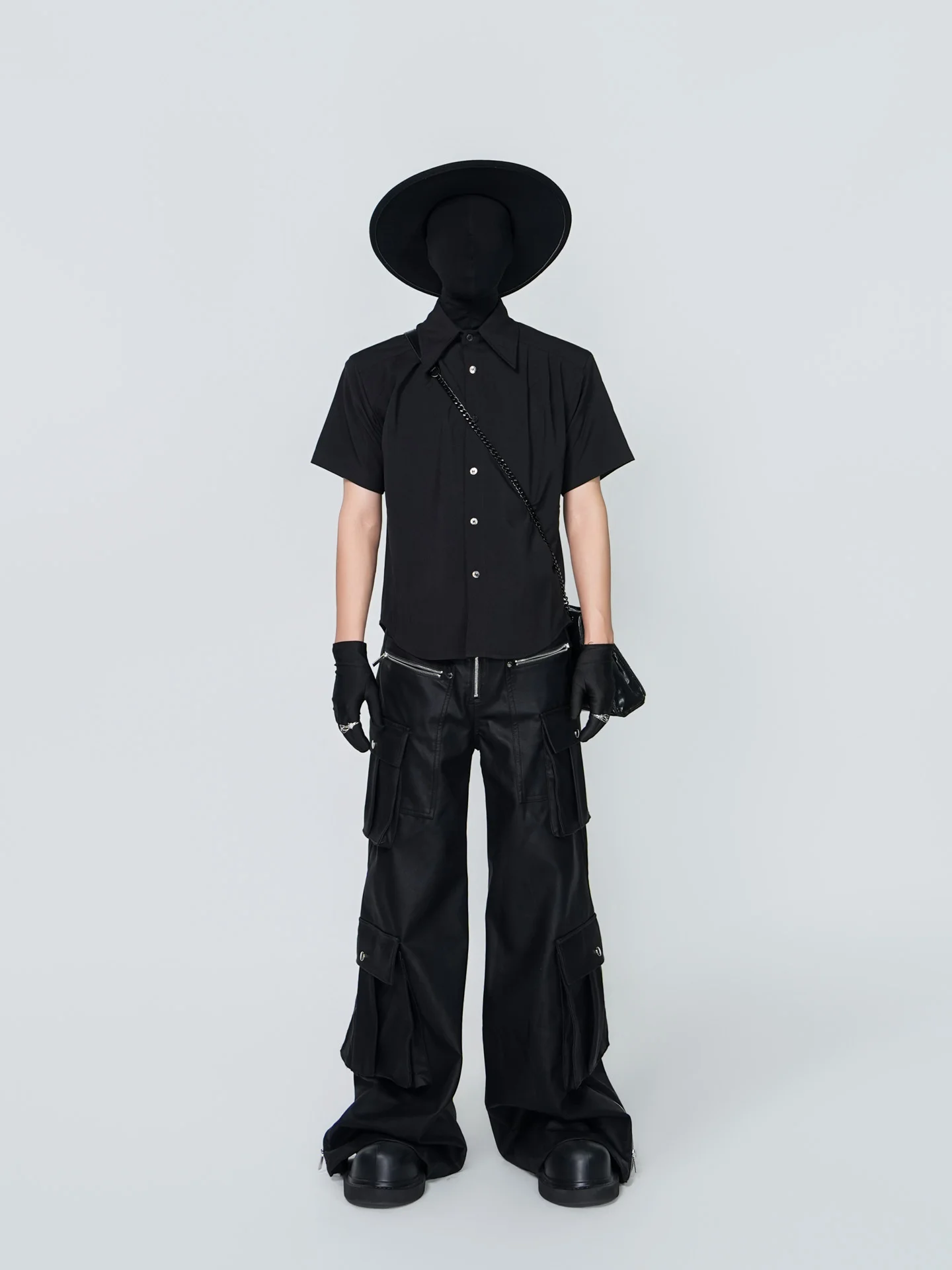 メンズ 服 シンプル ベーシックデザイン 半袖シャツの実用性と選定基準
