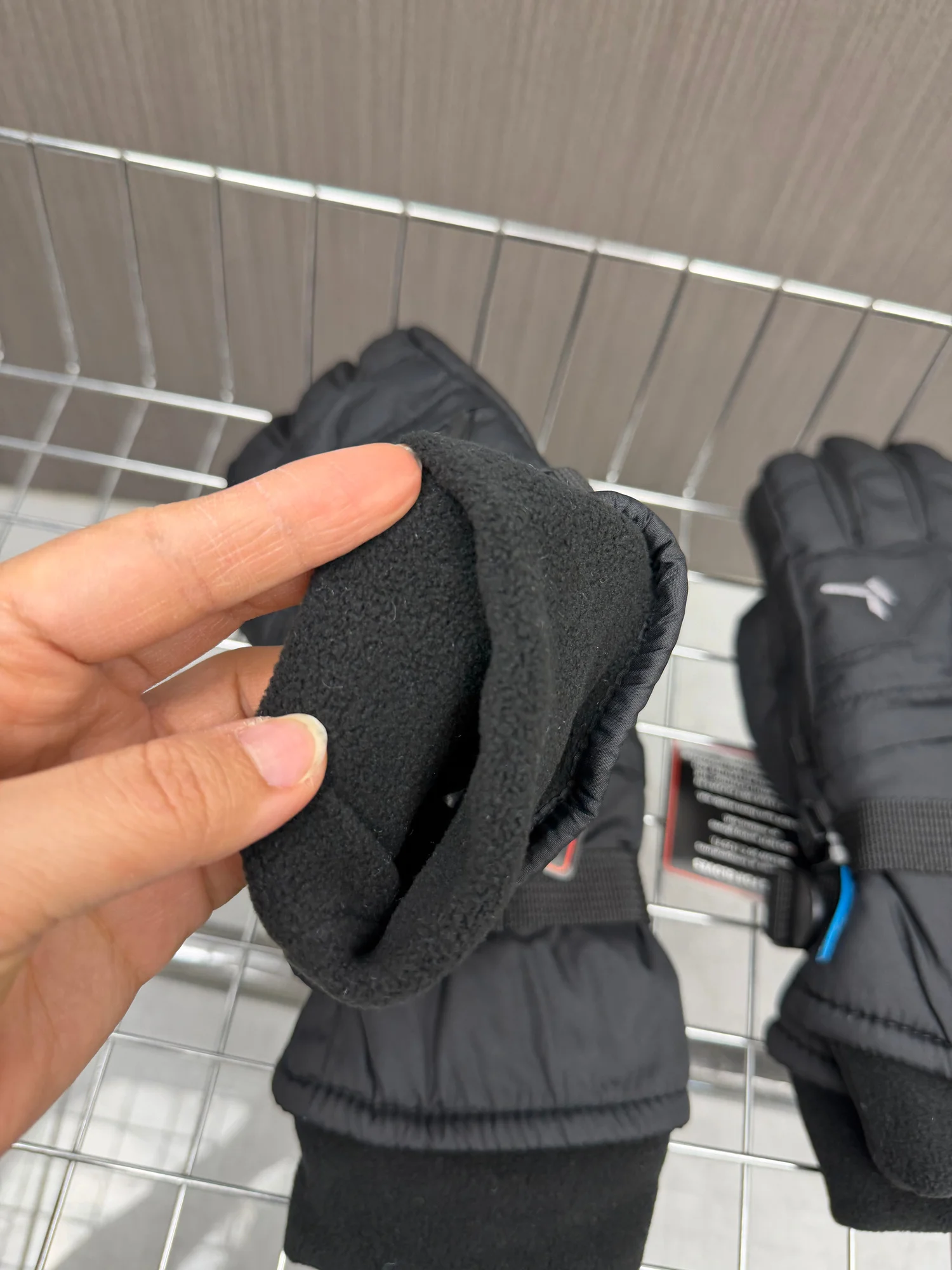 バイクで冬を乗り越えるための「手荒れを防ぐ最強手袋」はどれ？