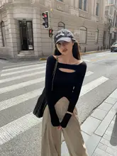 黒のフィット長袖トップス【肩出しデザイン・レース編み・秋用】