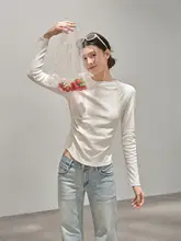 白色ラウンドネック長袖Tシャツ【タイトフィット・ウエストマーク】