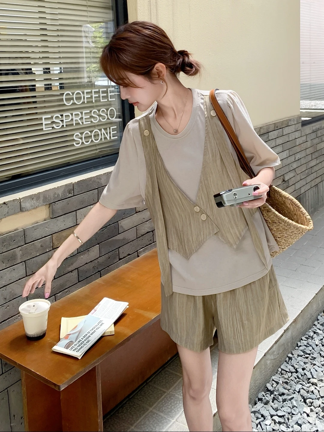 Tシャツズボンに着るときの着こなしは、本当に難しい？このカジュアルセットが解決する理由