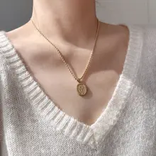 レトロアート風 銀杏葉とひまわりデザインのチタン鋼製ネックレス【ゴールドコーティング・日常使いに最適】