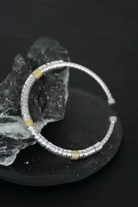 唐草模様の開口手首用ブレスレット【シルバー製・軽やか・高級感】