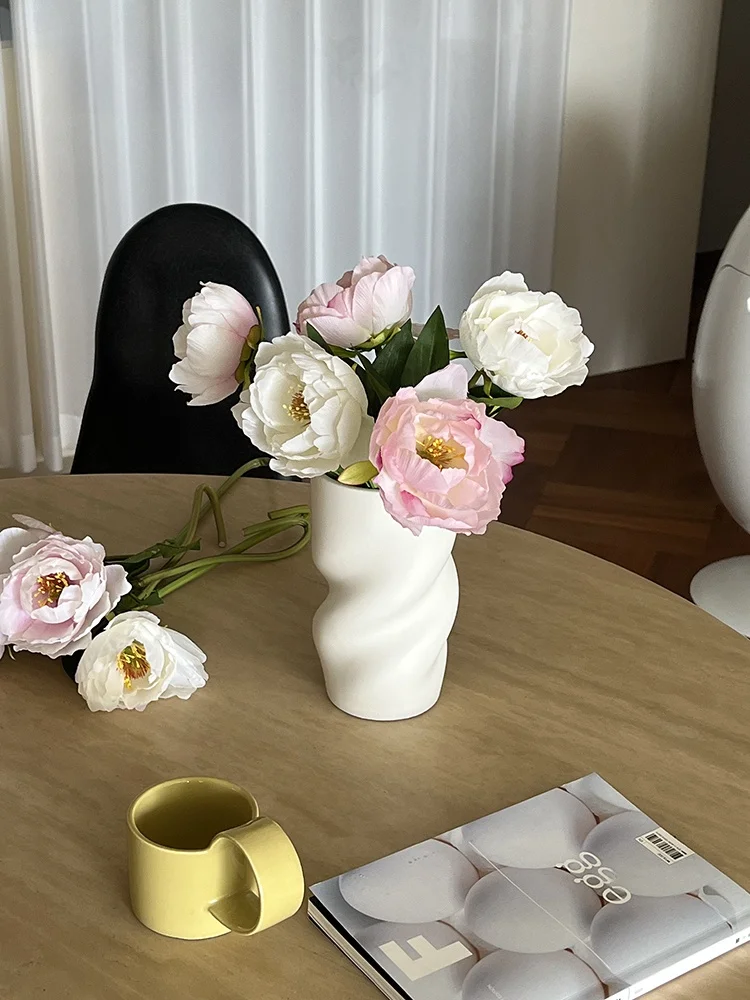 高級な造花 油彩風デザインの peonyとしゃくやく：商用インテリアで実現する自然な美しさ