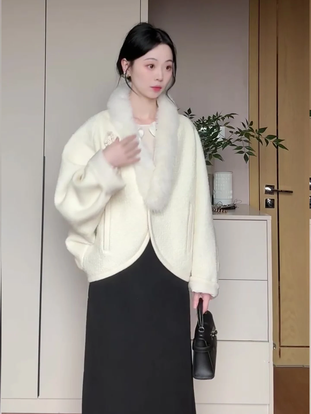 秋冬用の毛襟カーディガンとフレアスカートセット：おしゃれなマタニティー服の着心地と実用性を検証