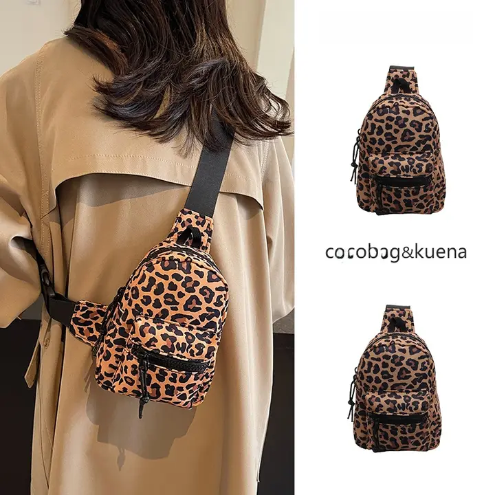 豹柄デザインの斜め掛けスマホポーチ【レディース・カジュアル・胸ポケット・リュック型】