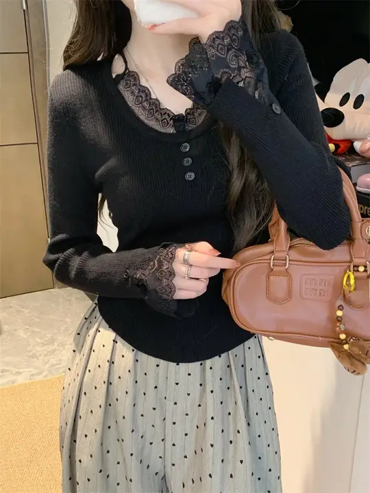 独特なレース切替のニットトップス【秋冬用・女性・フィット感・上品デザイン】