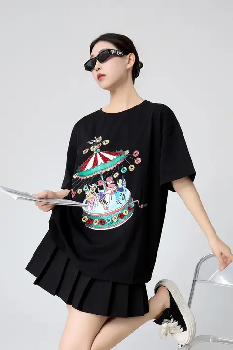 カラフルなカートゥーンスパンコールプリントの短袖Tシャツ【デザイン性の高い・ブラック・スリム効果】