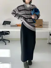 シンプルなブラックロングスカート【スリムフィット・スリット入り・通勤用】