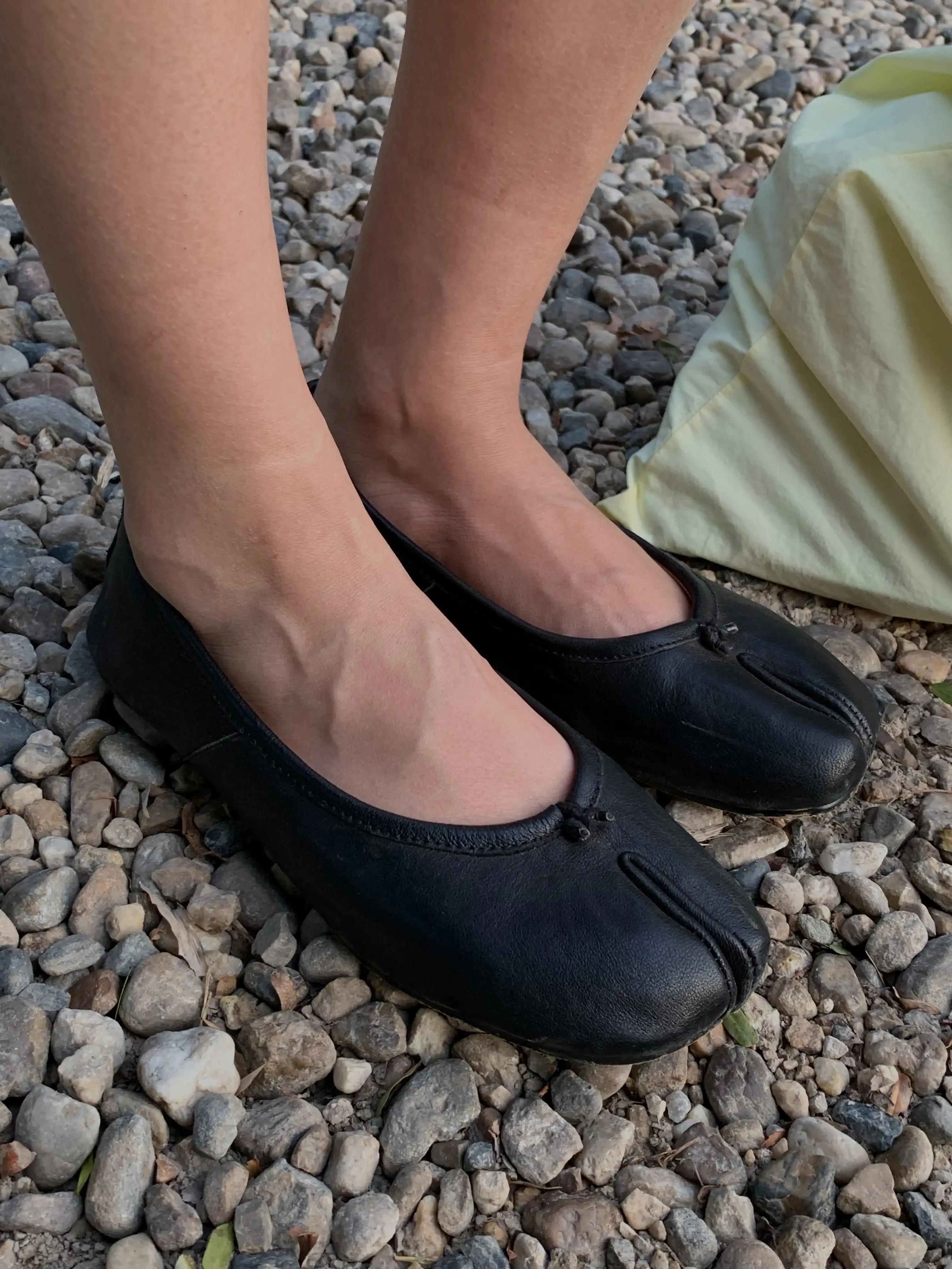 下駄 私服 ダサい とは？フラット＆ハイヒール対応の浅口分趾シューズの実用性と使い方