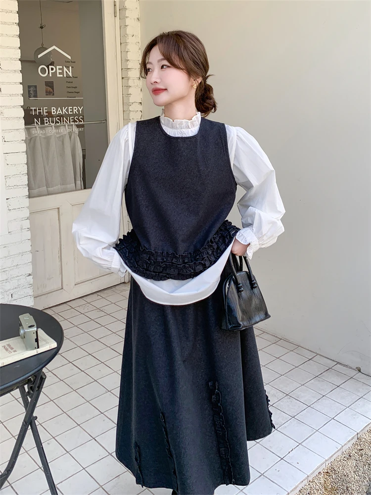 春のファッションで「体型カバー」が気になるあなたへ——黒色フリルベストとスカートの選び方とは？