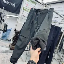 防風性と撥水性に優れた3D立体裁断のメンズアウトドア保温カジュアルパンツ【極上の柔らかさ・ソフトシェル】