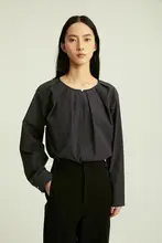 簡約デザインのシャツ【襟のフリル・コットン混合素材】