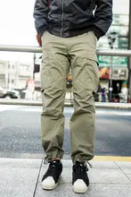 軍用グリーンの多ポケット男性用カーゴパンツ【レトロ・スリムフィット・束脚・カジュアル】（セットアップ対応）