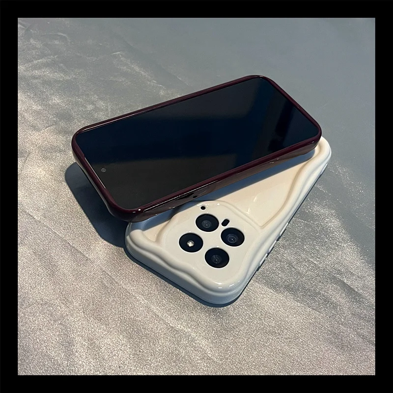 シリコンスマホケース：シンプルなワ  インレッド光沢仕上げの全包型保護ケースの実用性と特性