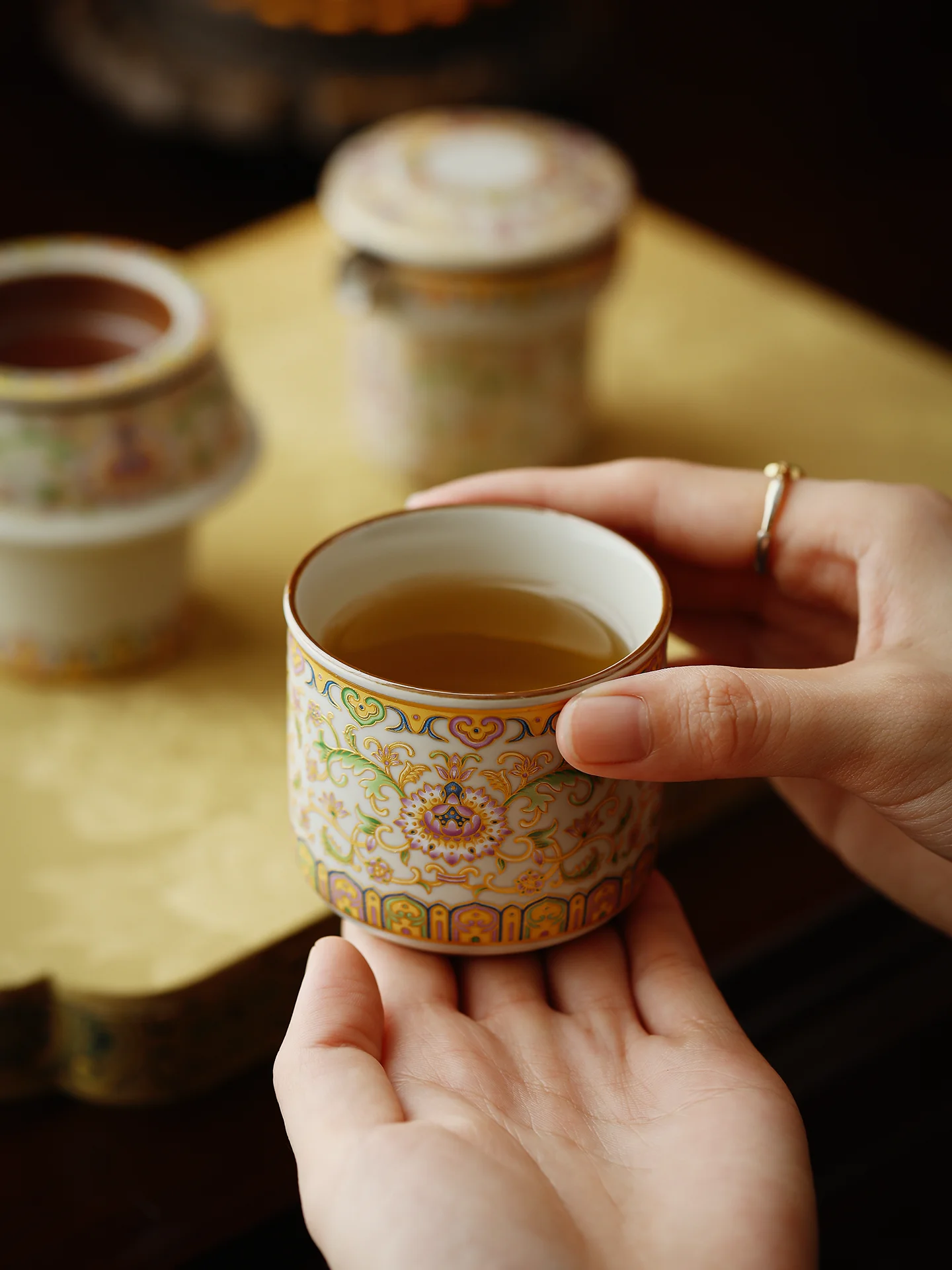 紅茶 入れ物 としてのモバイル用茶器：鎏金デザインの一人飲みセットの実用性とシーン別評価