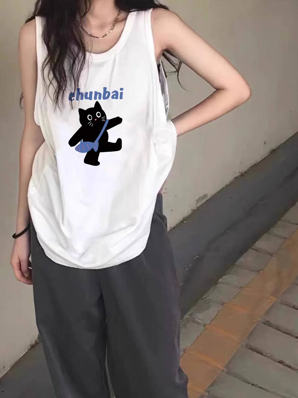 ぶかぶかtシャツ：夏のカジュアルスタイルに最適なリラックスフィットデザイン