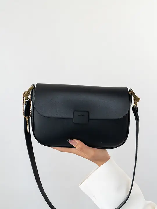 トレンディなショルダーバッグ【斜め掛け・ソフトレザー・ミニサイズ】