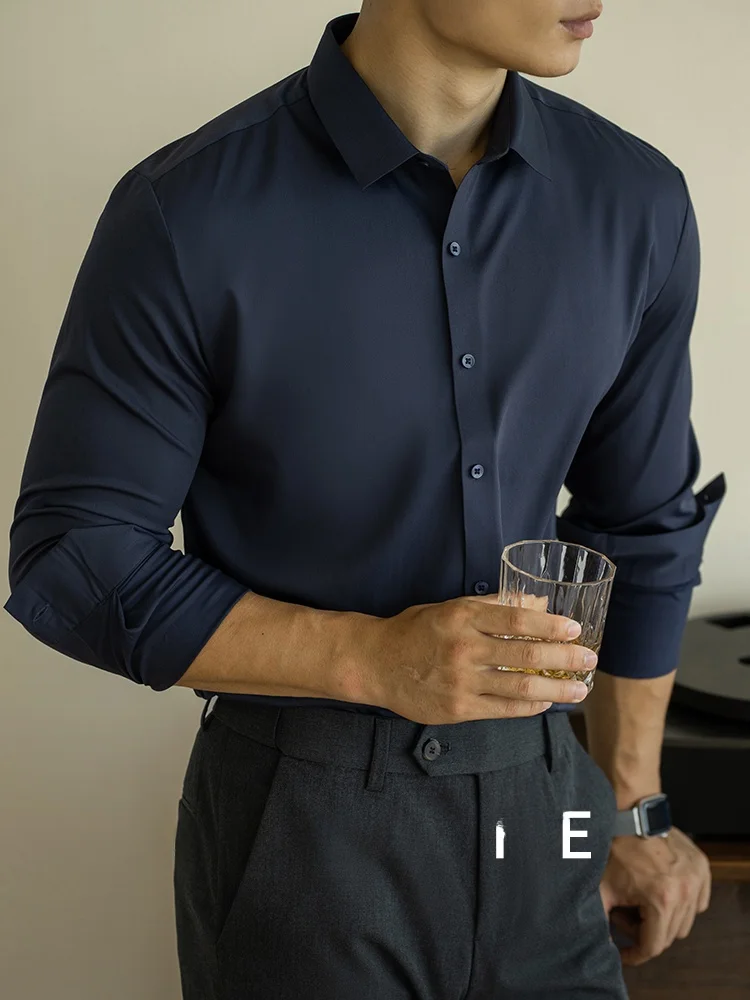 40代から50代の男性にぴったり？オフホワイト・ブルー・ネイビーのシャツで失敗しない選び方は？