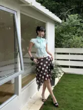 水色のフィット感あるショートトップス【春夏用・シフォン・フランス風デザイン】