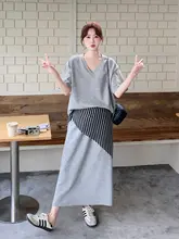 グレーのストライプカシュクールカジュアルスーツ【夏用・Tシャツ・ハイウエストスカート】（セットアップ対応）