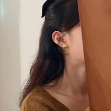 S925製純銀ボタンピアス【軽やかで高級感のあるデザイン・秋冬用・多用途】