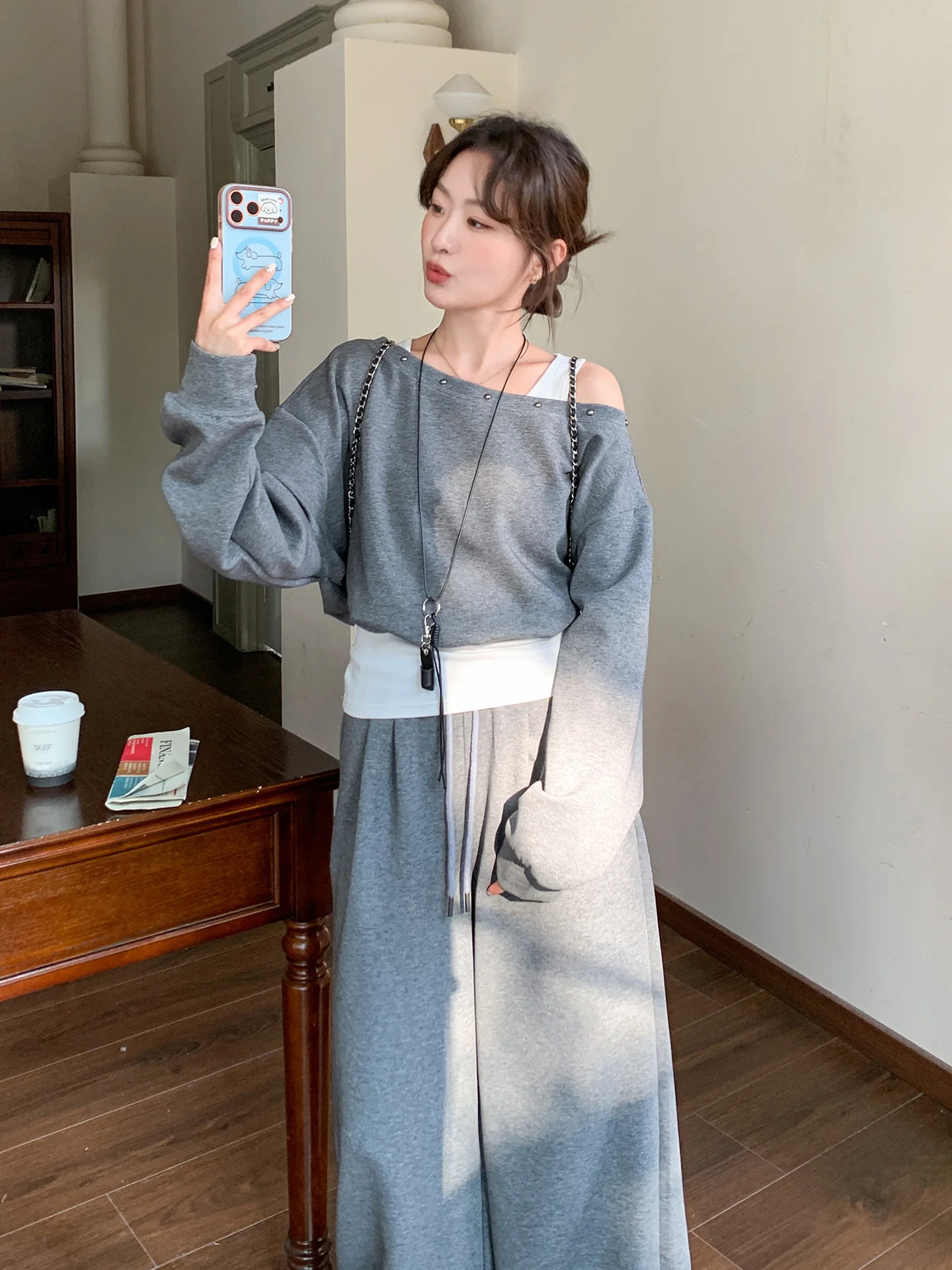 ゆったりシルエットのセットアップで通勤もデートも安心できるのは、なぜ？