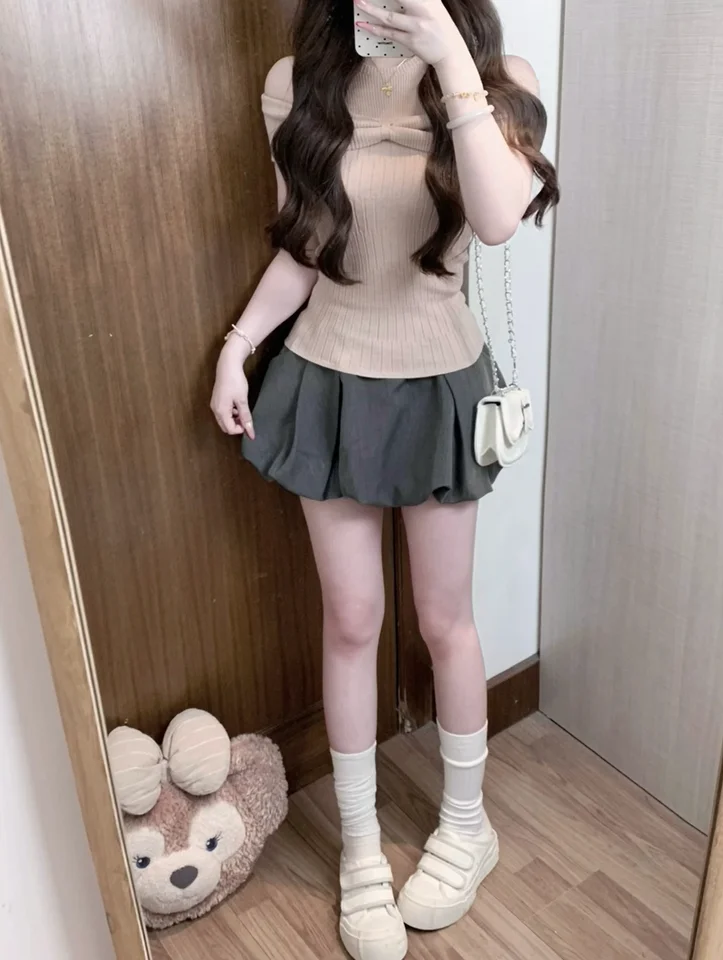 肩出しデザインのフィットニットトップス【極上の柔らかさ・ツイストスタイル・夏用】