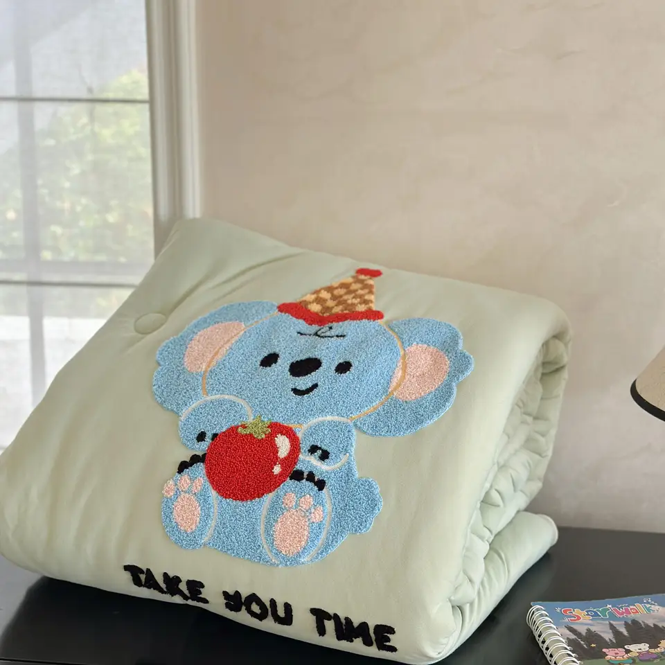 可愛い刺繍入り毛布【春秋用・冬用・厚手・保温性あり・ベビーレベル】（セットアップ対応）
