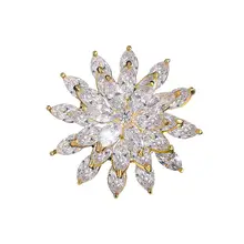 回転する雪の結晶ブローチ【高級感あふれるデザイン・スーツにも最適】