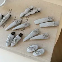 手作りの薄青色布製リボンヘアクリップ【シルバーアクセント・前髪留め・サイドクリップ】