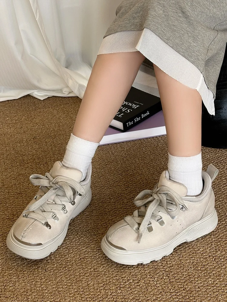 秋冬用ファッションアウトドア機能登山靴：女性向けの快適性と耐久性を実証