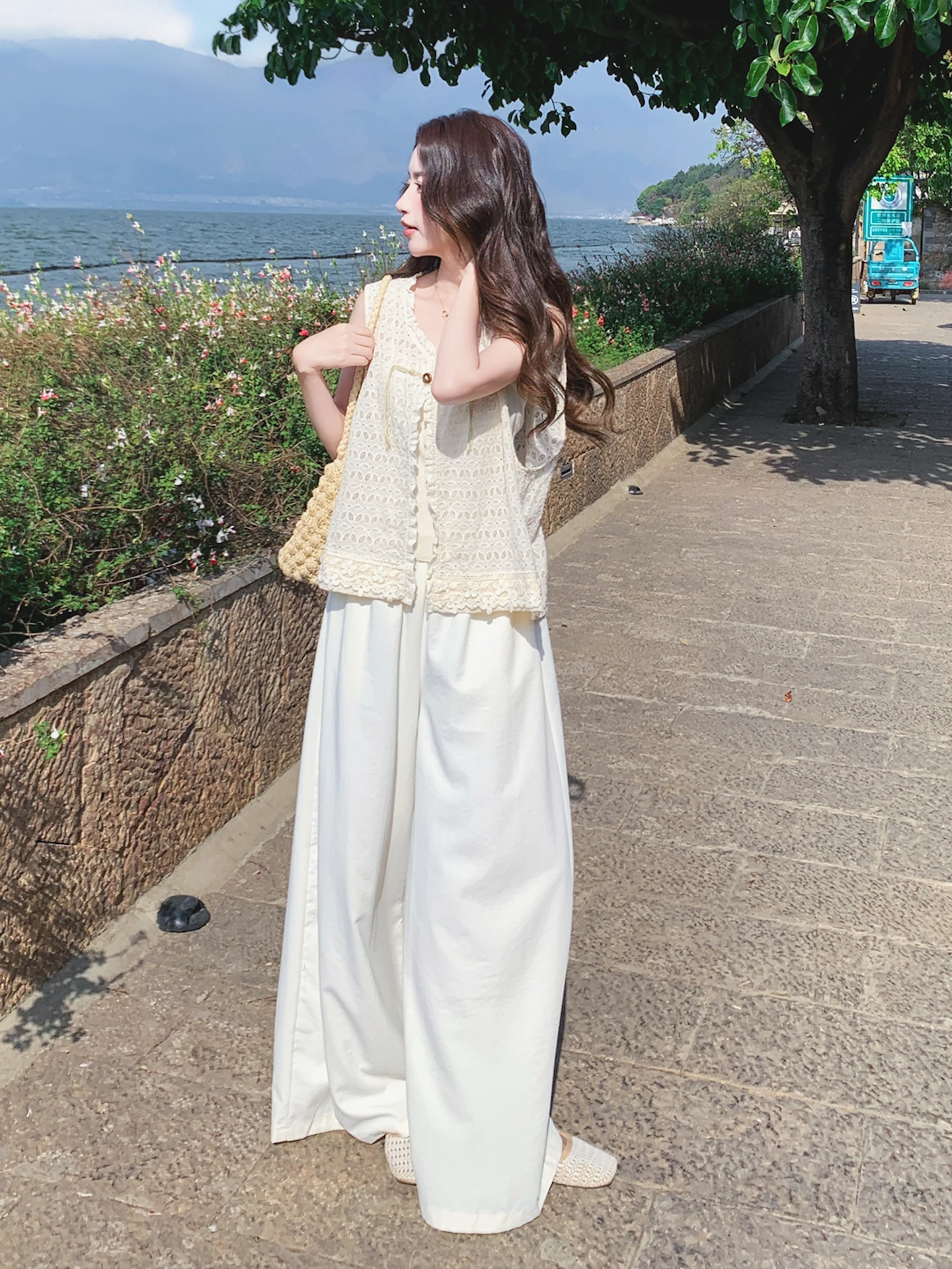 夏のライブで着る服装は、どう選ぶべきか？