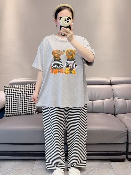 カラフルな小犬のデザイン！コットン製ラウンドネック大きめサイズの夏用ルームウェア（セットアップ対応）