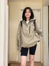 防水性・UVカット機能付き！春秋用レディースアウトドアジャケット【アーバンスタイル・通勤用】