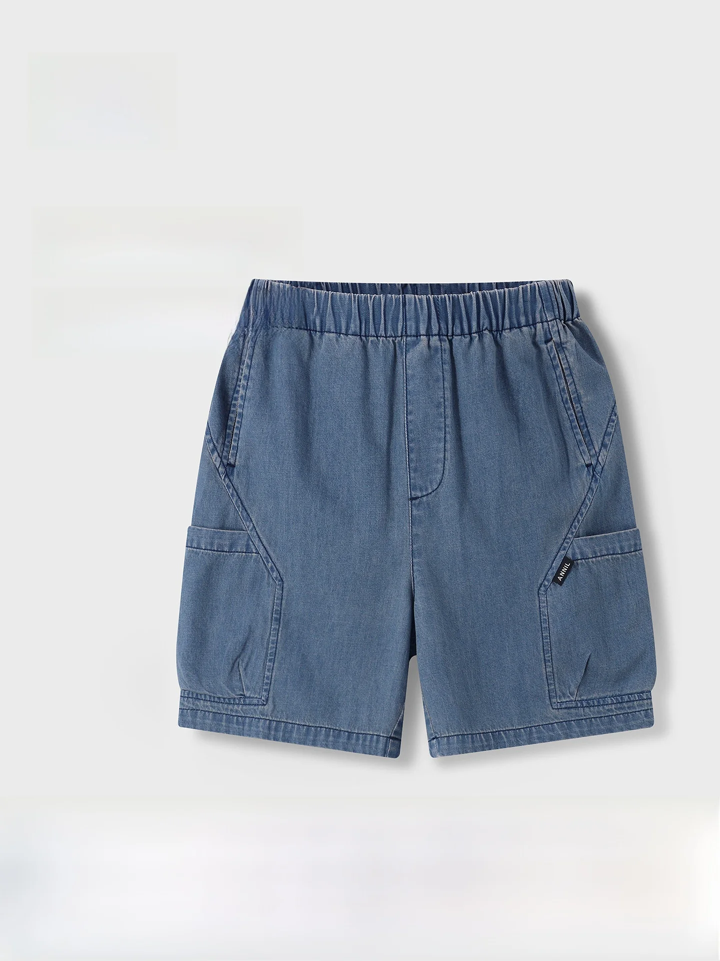 ショートパンツコーデで失敗しない方法は？夏のカジュアルスタイルをシンプルに決める