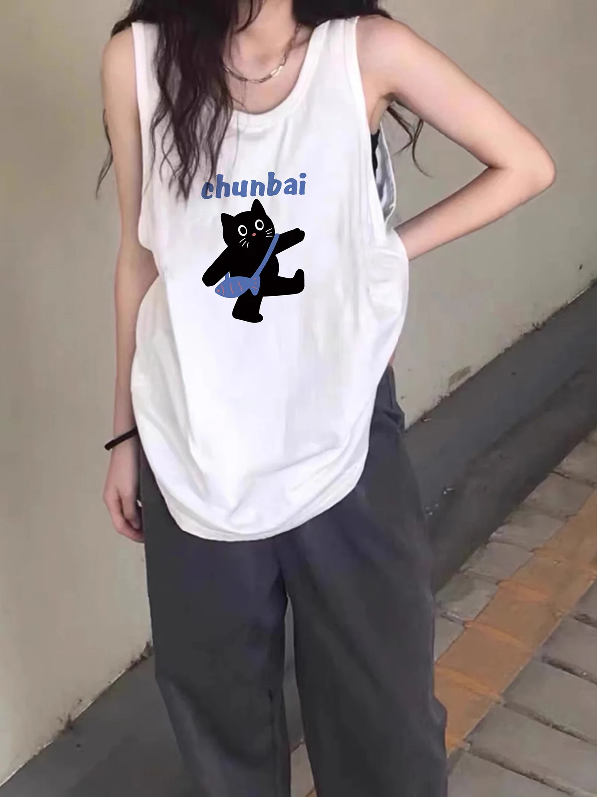 ぶかぶかtシャツ：夏のカジュアルスタイルに最適なリラックスフィットデザイン