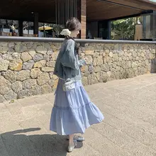 デニムジャケットとキャミソールワンピースのコーディネート【春秋向け・ユニークでおしゃれ・スリム効果】（セットアップ対応）