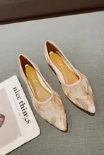透け感のあるレース刺繍の快適なフラットシューズ【女性用・先細デザイン】