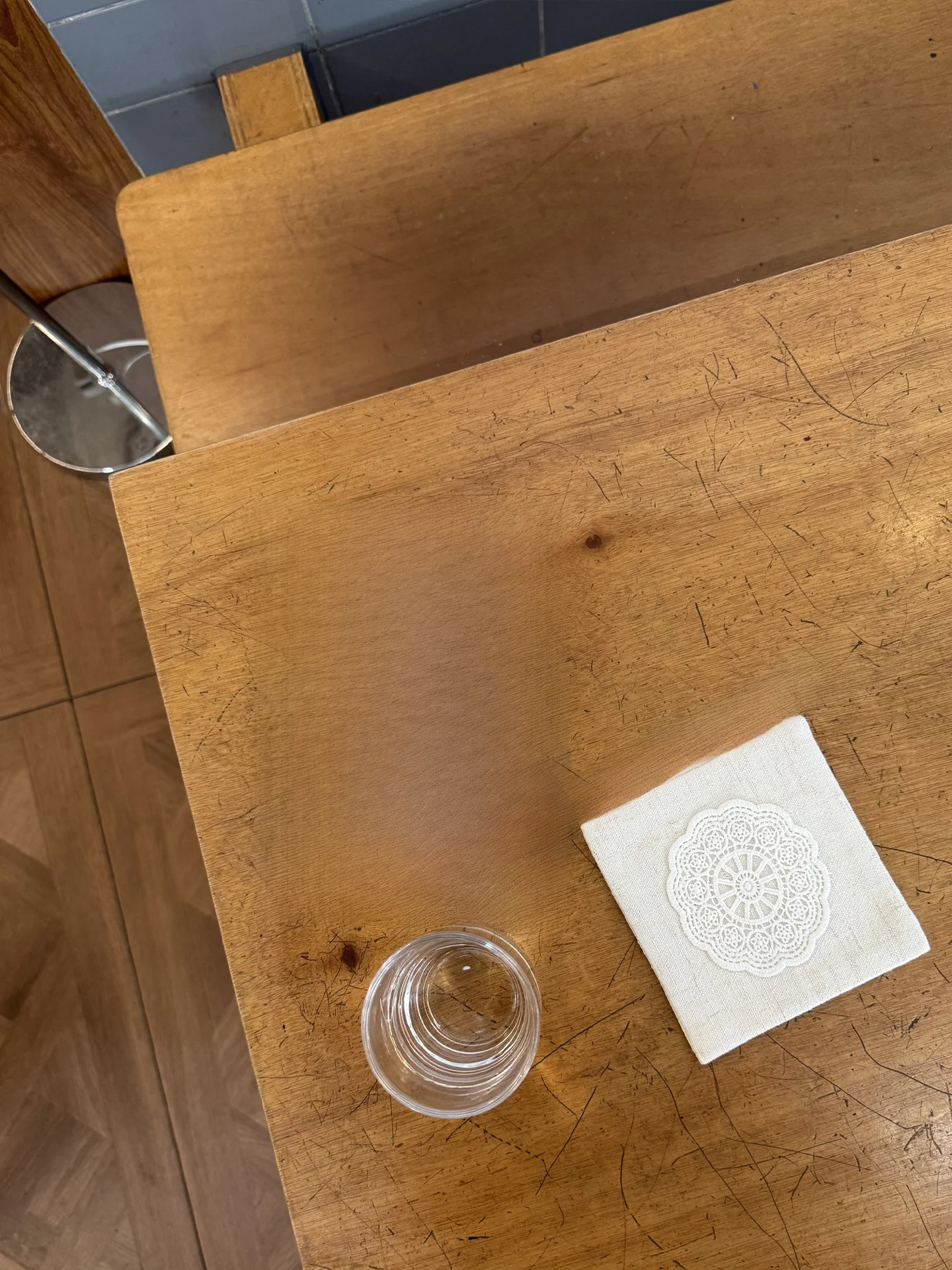 刺繍入りリネン製コースター：無料図案ダウンロードと韓式レトロデザインの実用性