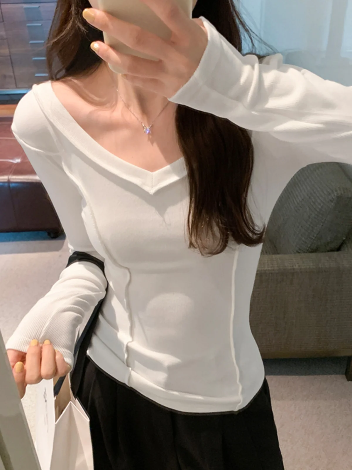 骨ストtシャツ：魚骨デザインの長袖Tシャツが秋冬通勤に最適な理由