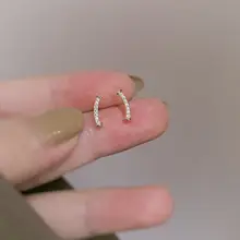ミニマルデザインの純銀製スマイルピアス【アーチ型・クリスタル付き・オフィス向け】