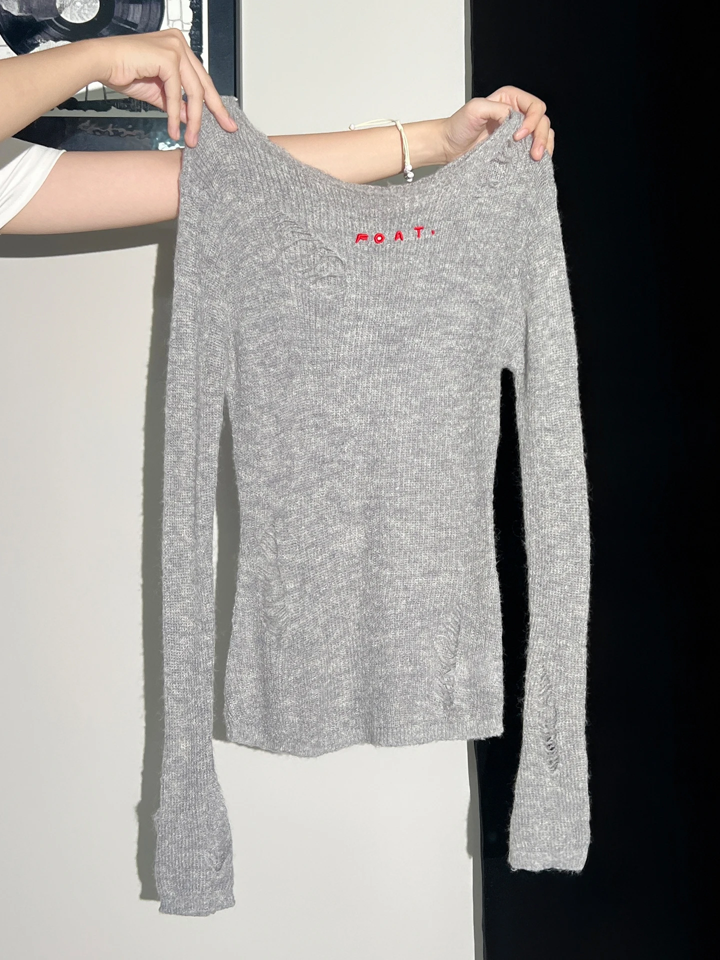 レースタートルネックとは？通勤風の修身型ニットTシャツの実際の使い方と特徴